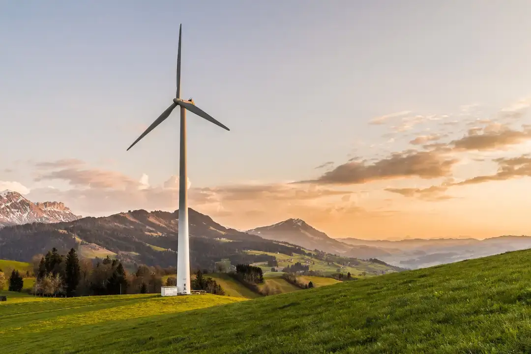 photo d'éolienne dans la montagne